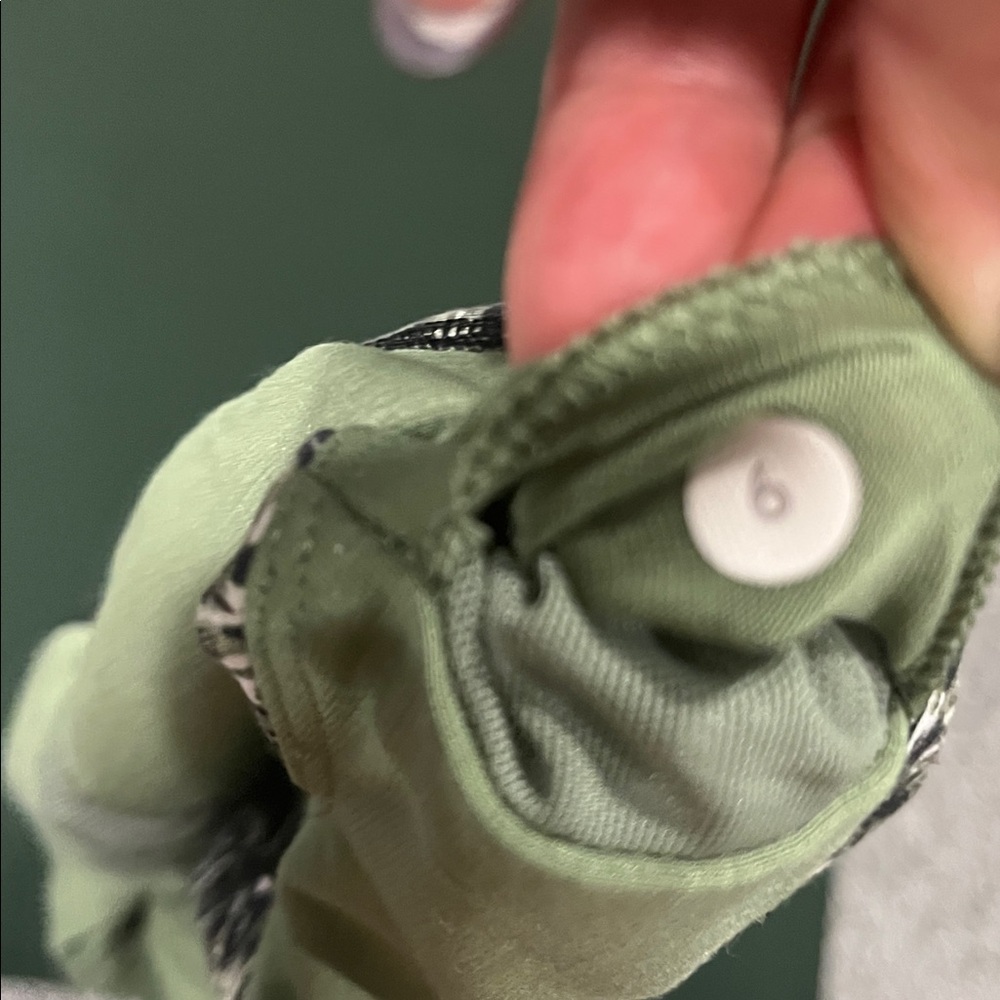 Lululemon bra sports size 6 Patterned Sports Bra Green Lining XS extra small - Picture 8 of 9